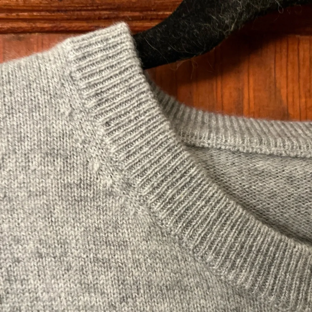 J. Crew Men's 100% Cashmere Crew Neck Pullover Gray Style BE895 Size Small